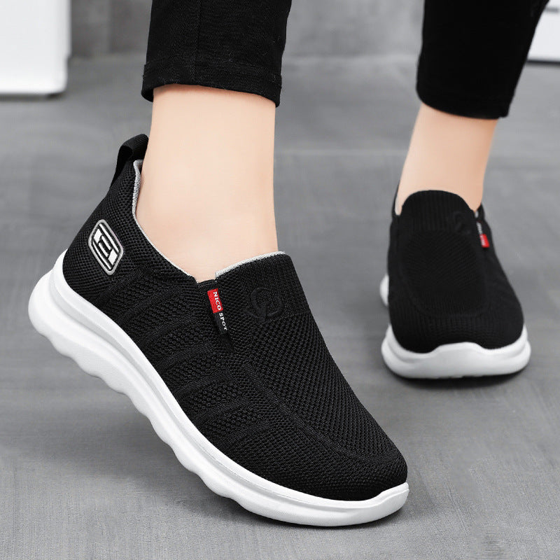 2026 New Model Export Fly-Knit Walking Shoes: Soft-Sole Slip-On "Mom Shoes"