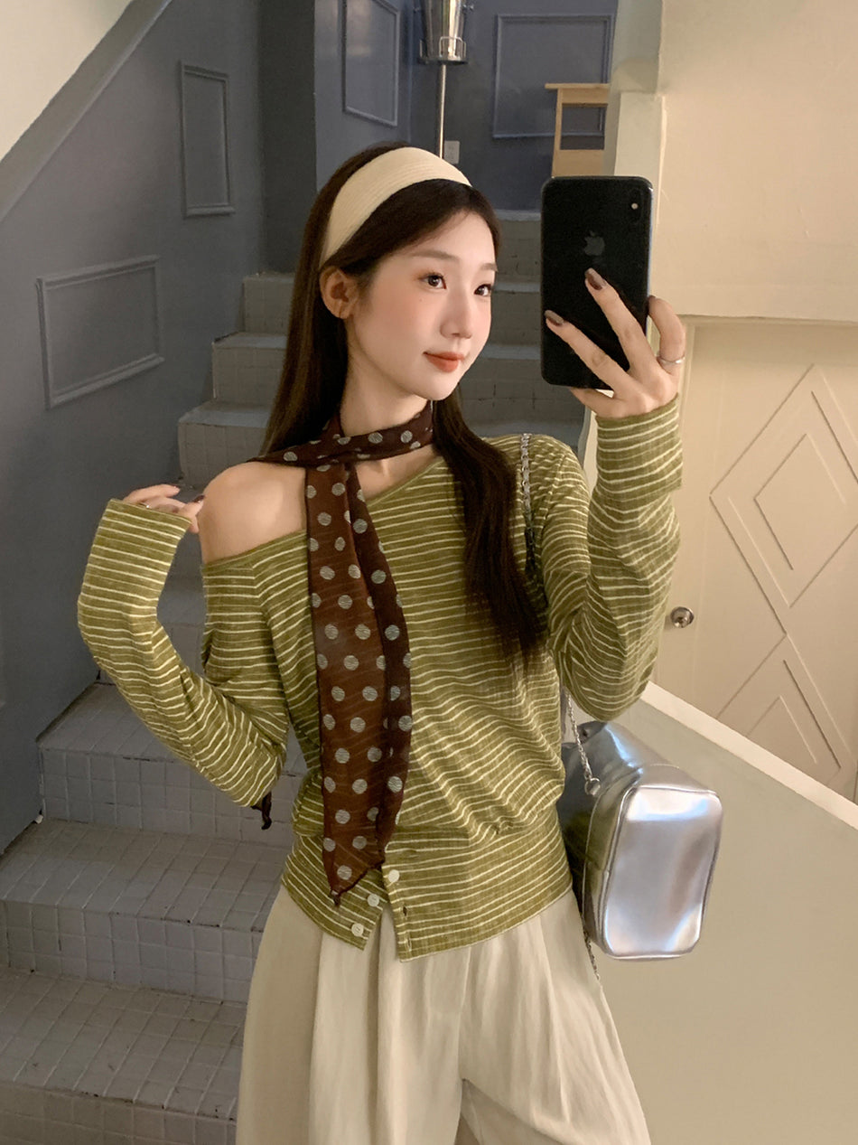 2026 Early Autumn Retro "Green Stripe" T-Shirt: Slanted Collar Off-Shoulder Buttoned Loose Long-Sleeve Top 🌿✨