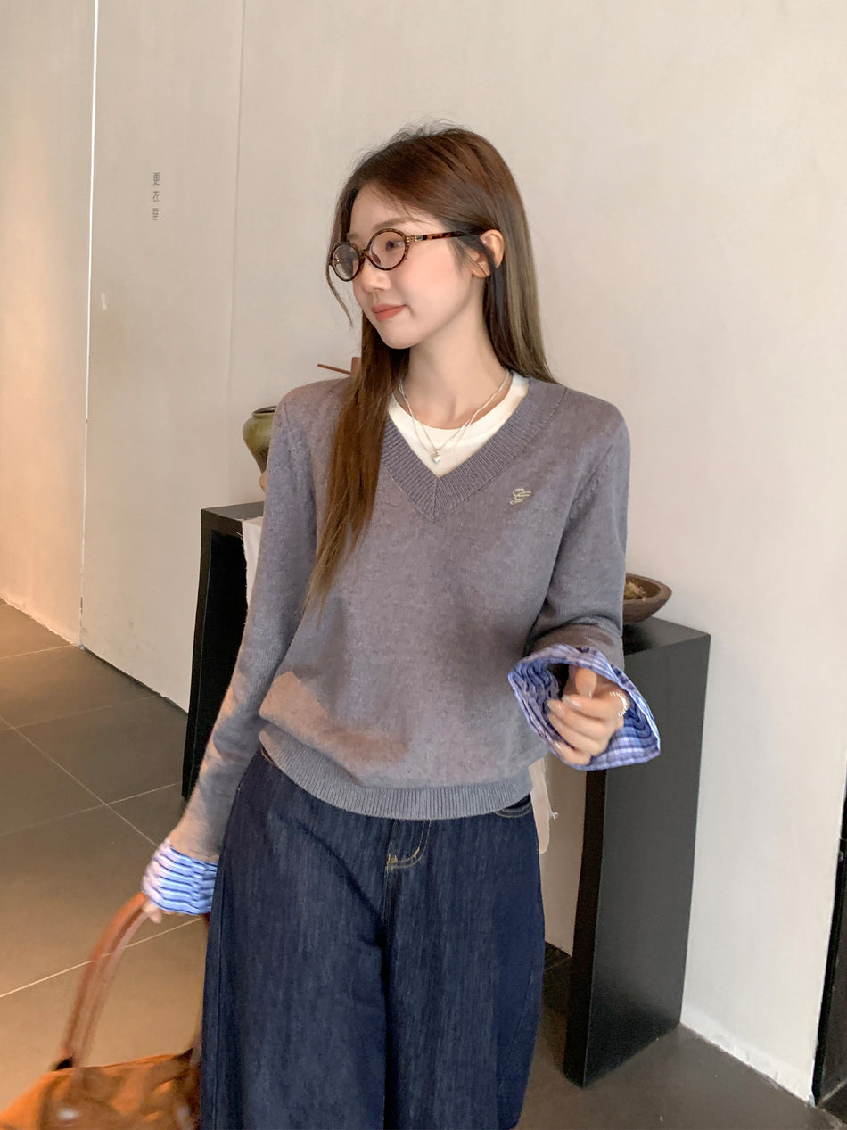 Women’s Gray V-Neck Flare Sleeve Knit Sweater