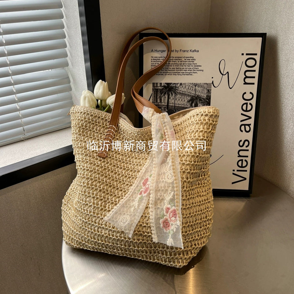 Women's Large Woven Straw Tote Bag with Zipper Closure