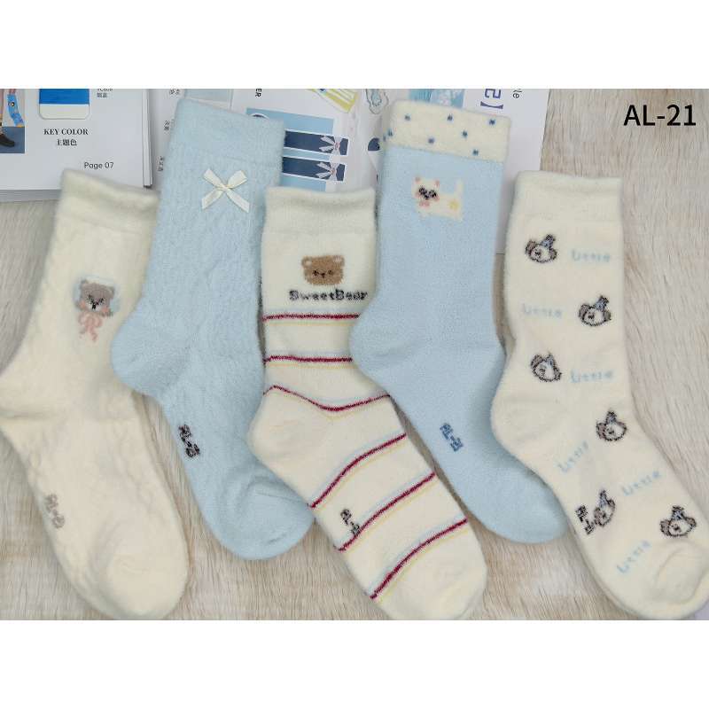 Women’s Cute Bow Polka Dot Cotton Mid-Calf Socks- Pack of 5
