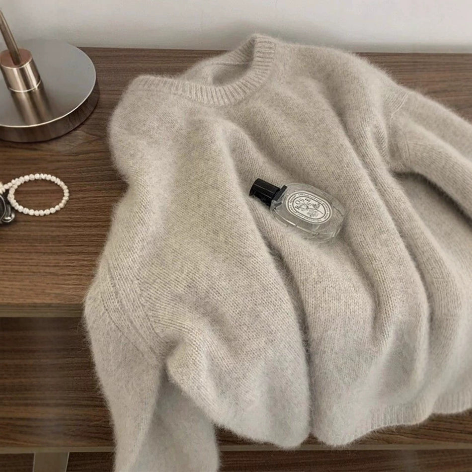 Women's Loose Round Neck Pullover Sweater in Soft Thick Knit