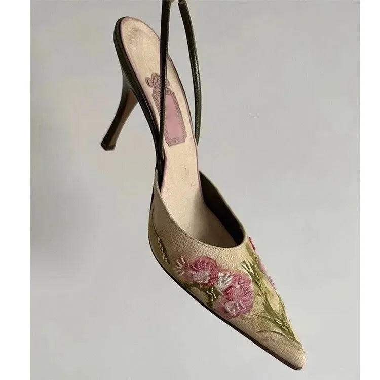 Retro Embroidered Pointed Heels for Women 👠