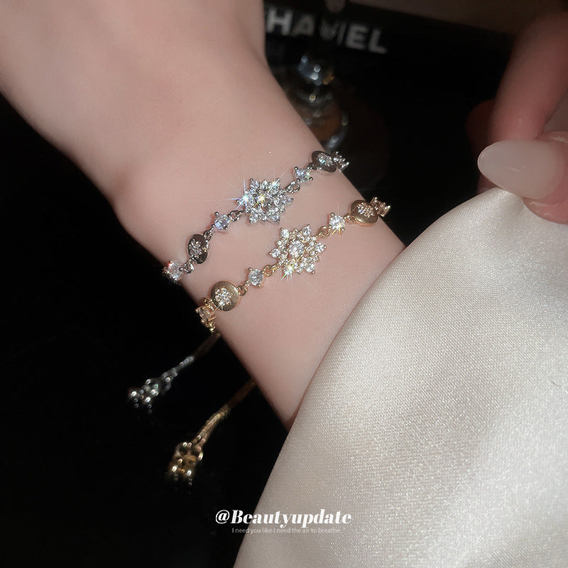 Diamond Snowflake Pendant Bracelet – Light Luxury Jewelry
