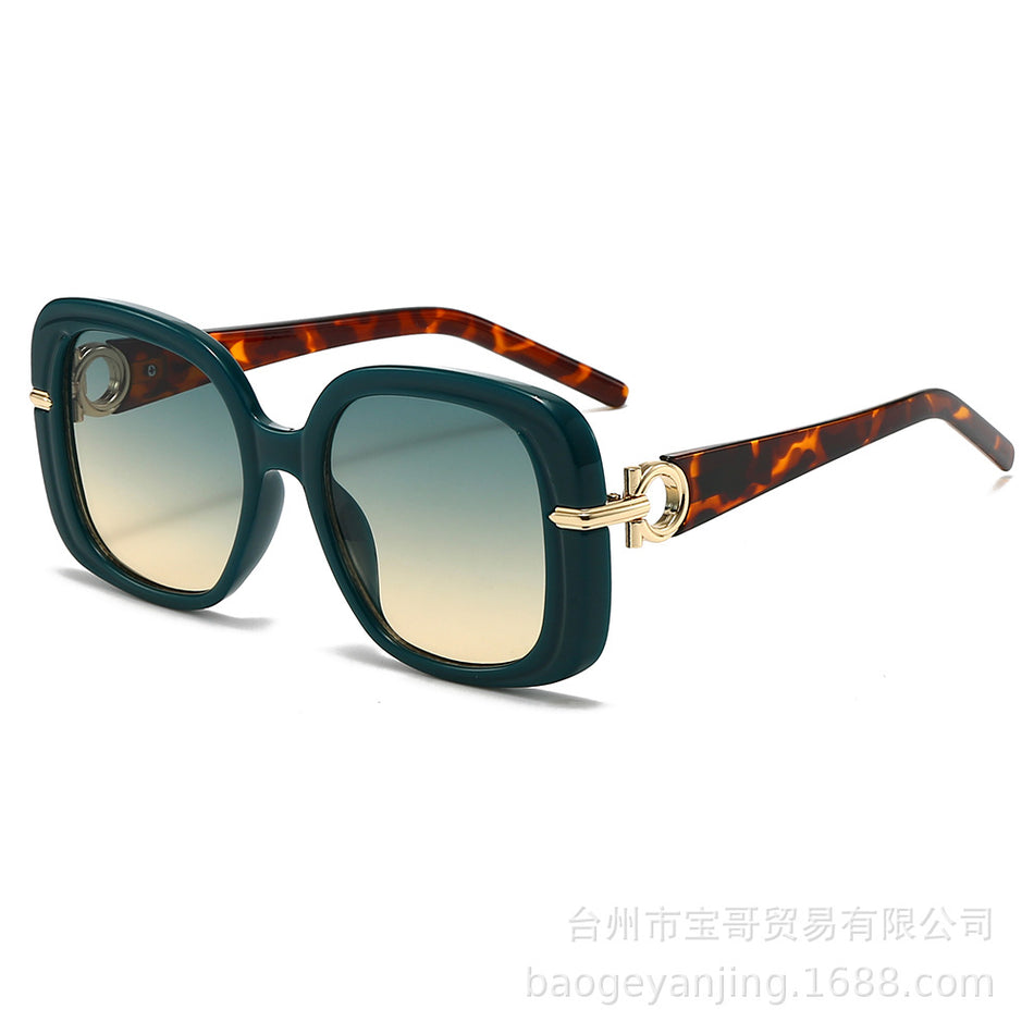 Women’s Retro Square Sunglasses