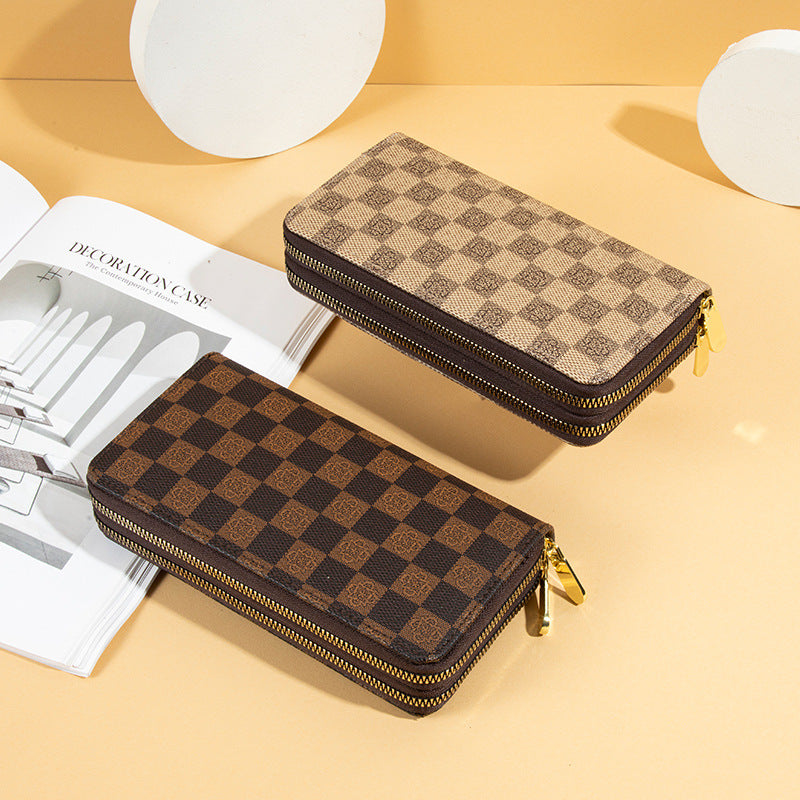 Checkerboard Retro Clutch Wallet – Trendy & Roomy