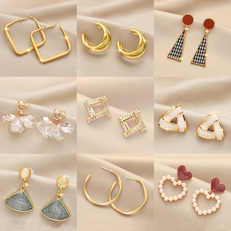 Korean Pearl Simple Elegant Ear Studs
