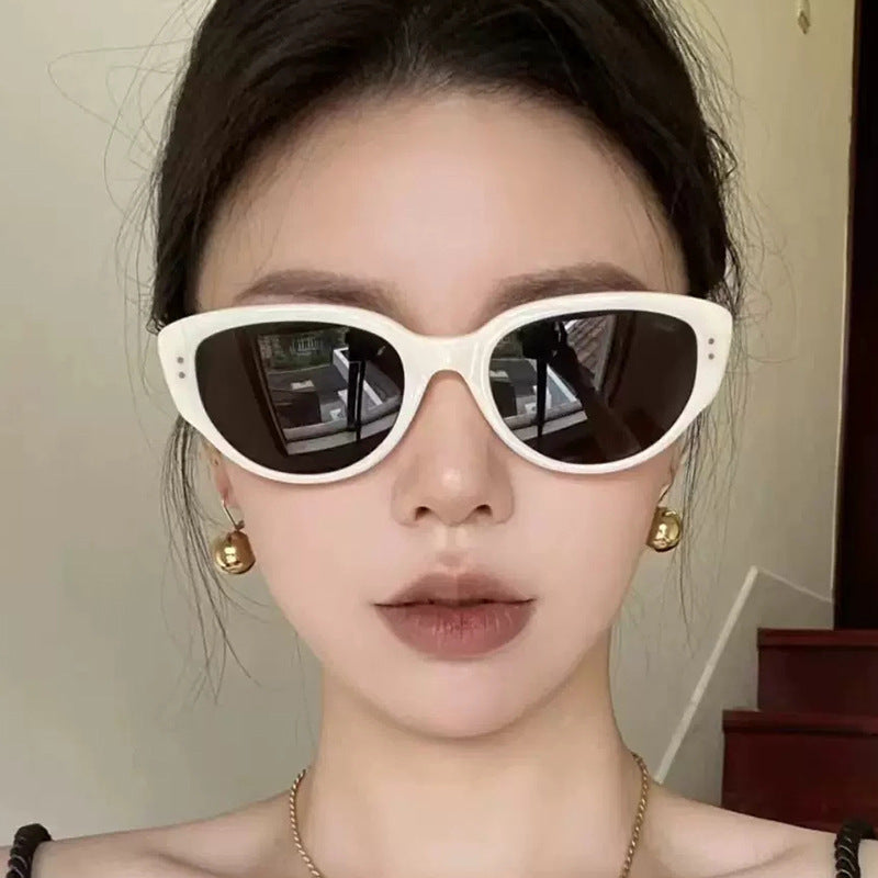 Little Red Book Cat Eye Sunnies – Soft Edge Glam