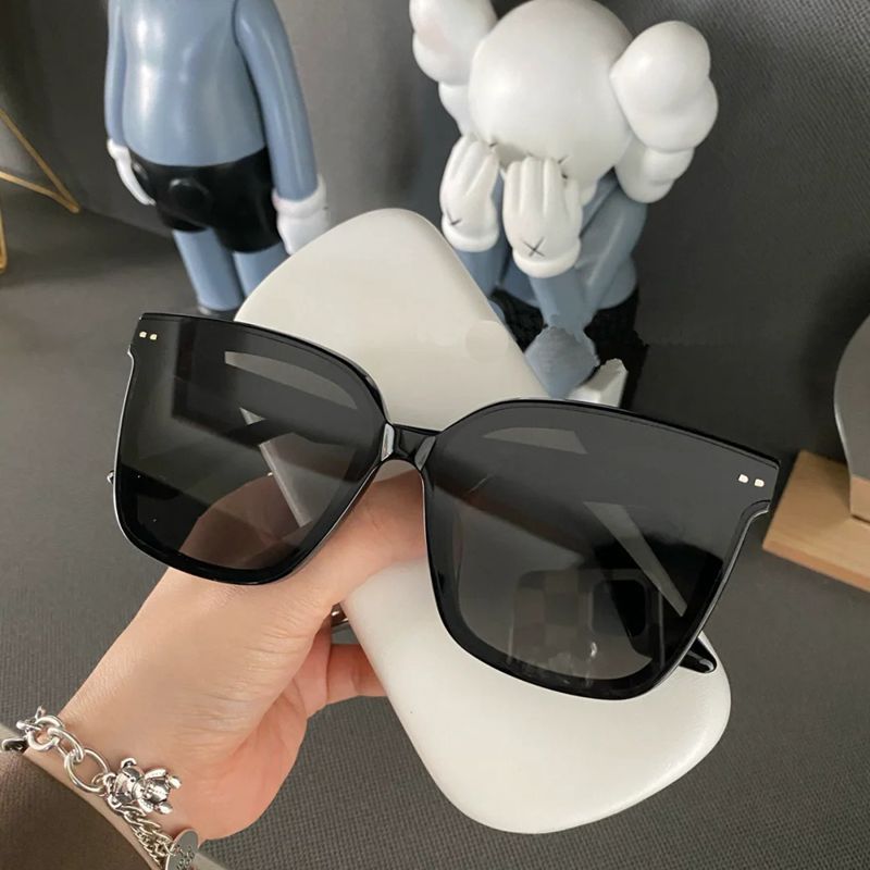 Oversized UV Streetwear Sunglasses for Women
