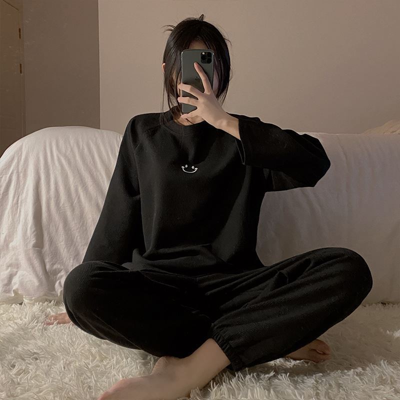 Trendy Autumn Pajama Set – Long Sleeve & Leg Pants for Women